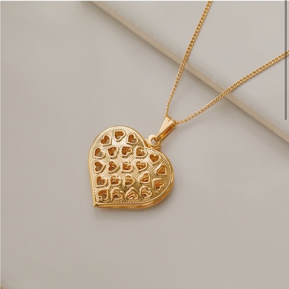 Heart Necklace | 18k Gold Filled - Picture 3 of 6